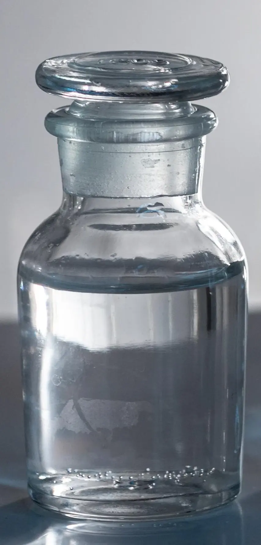 Licor branca de baixo teor aromático